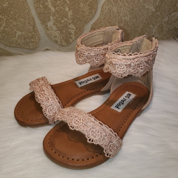 GIRLS SANDALS NOT RATED - Picture 2 of 9